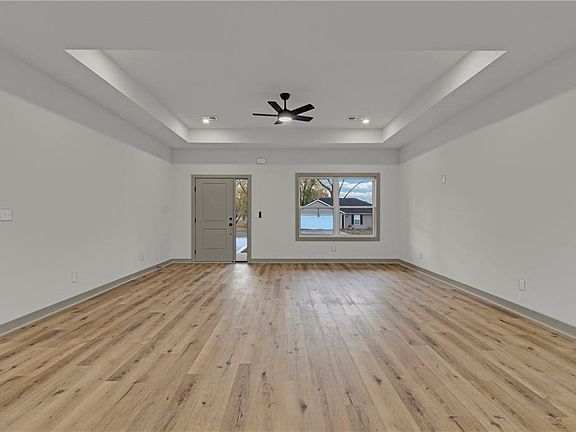 4th image of 501 East St