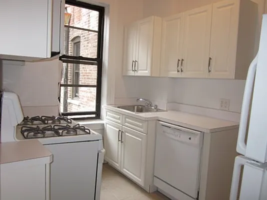 Rented by Metropolitan Equities | media 7