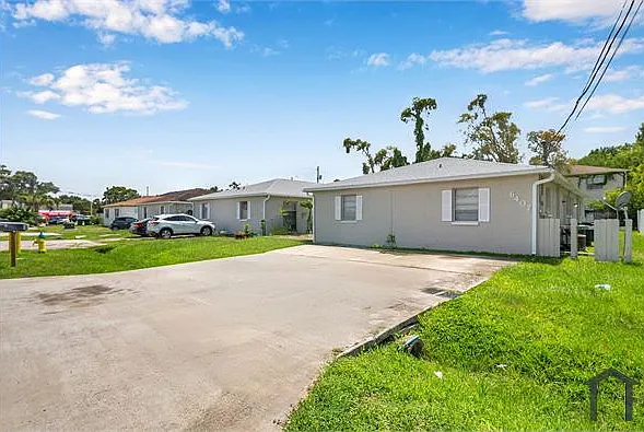 2 bed, 918 sqft, $1,900 — Photo 1