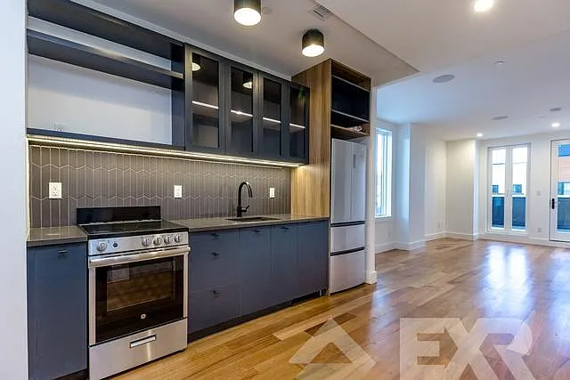 196 Freeman St — Photo 1