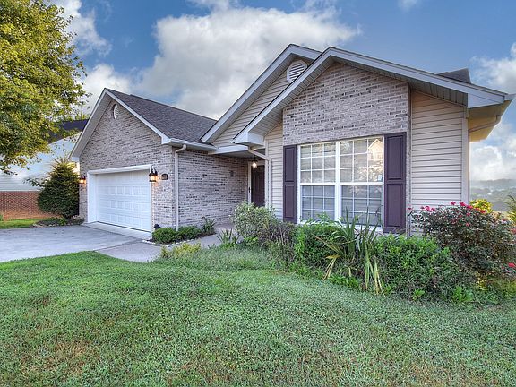 3rd image of 110 Chadwick Cir #14