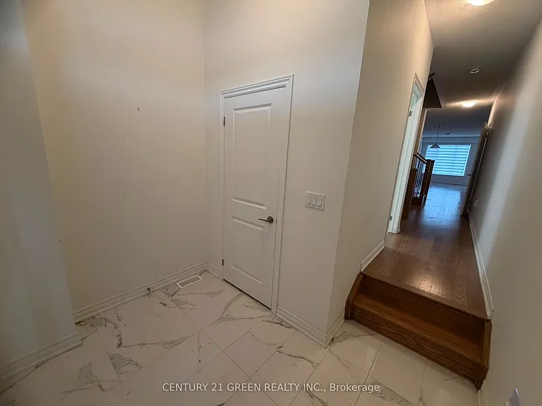 6 Reigate Ave — Photo 3