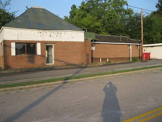 3rd image of 3401 Oaklawn Blvd