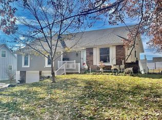 805 NW 19th St, Blue Springs, MO 64015