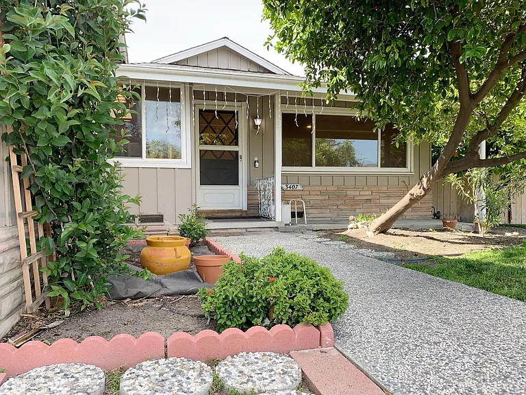 3407 Flora Vista Ave — Photo 2