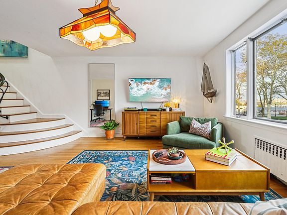 3rd image of 5423 Boulevard East