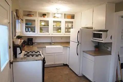 3rd image of 198 Brookshore Dr