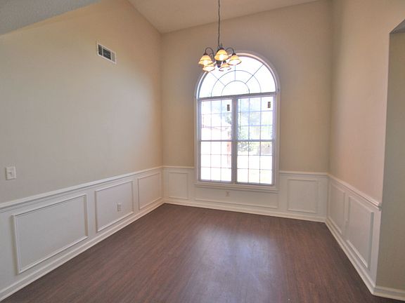 2nd image of 1148 Chateau Ter