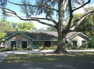 907 N Taylor Rd, Brandon, FL 33510