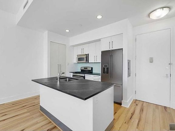 4th image of 4 Beacon Way APT 1400