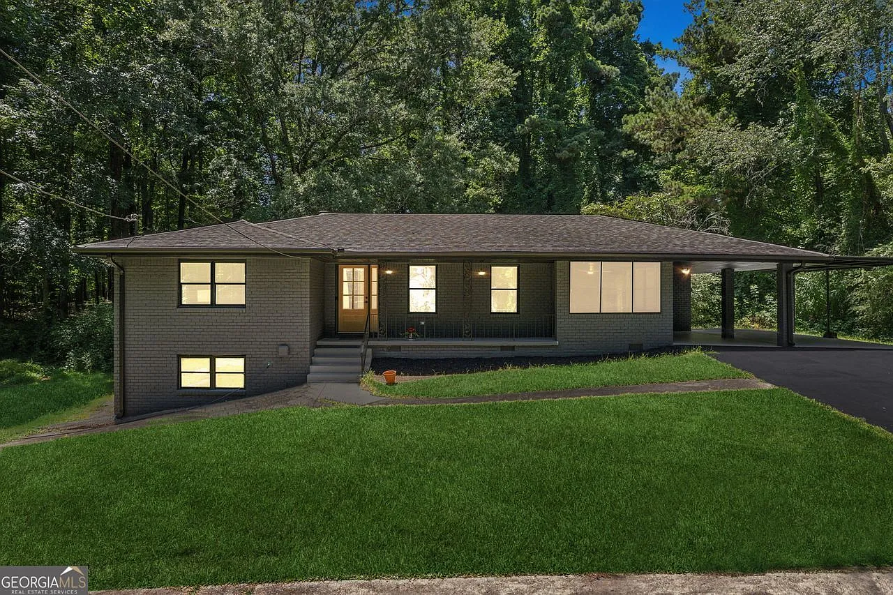 4272 Loveless Dr photo 1