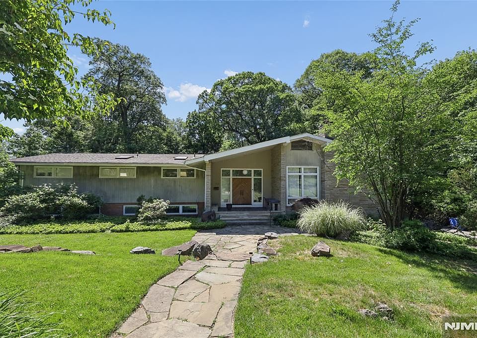 1st image of 192 Stonehurst Dr