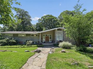 192 Stonehurst Dr, Tenafly, NJ 07670
