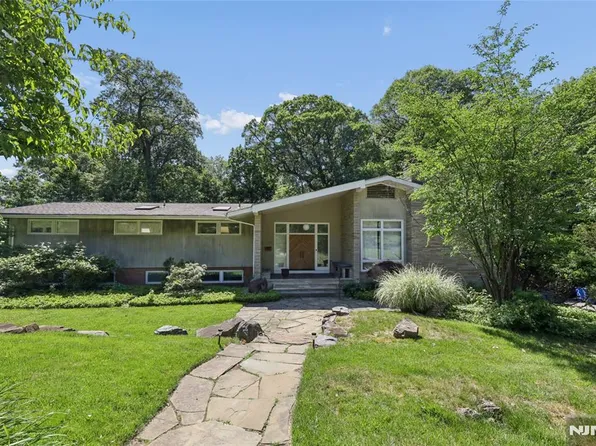 192 Stonehurst Dr, Tenafly, NJ 07670