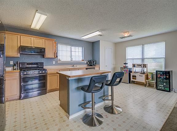 5th image of 2040 Silverado Dr