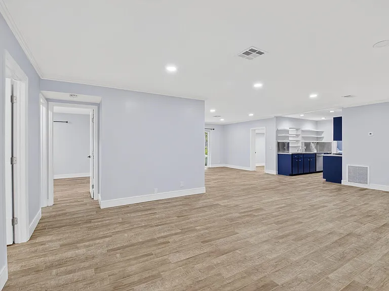 725 Heron Dr — Photo 7