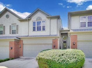 923 Kings Canyon Dr, Streamwood, IL 60107