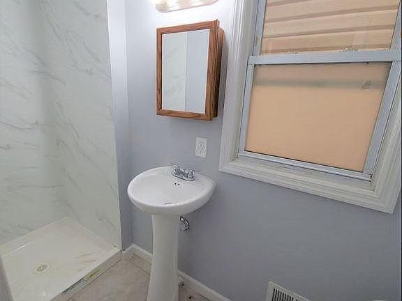 2nd image of 226 New St APT 1R