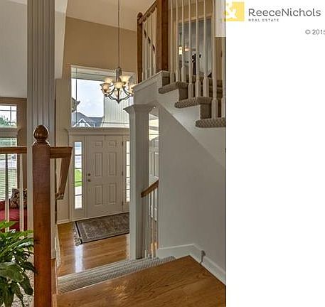 Beautiful 2 story entry.
