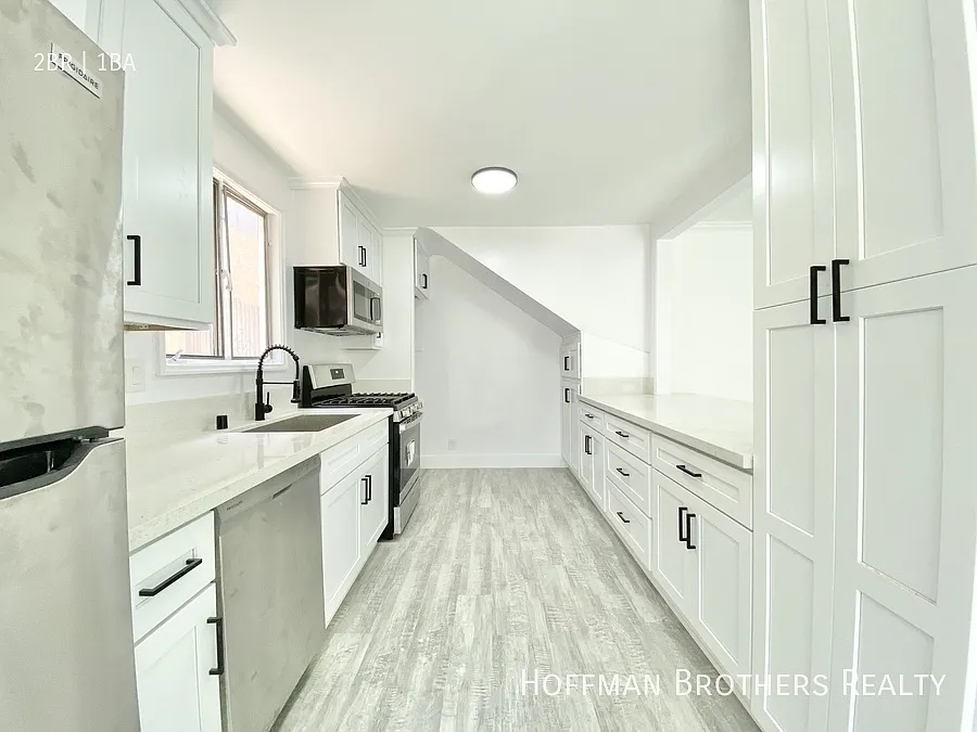 115 S Carondelet St Los Angeles, CA 90057 — Photo 2