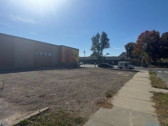 4th image of 2477 Main St