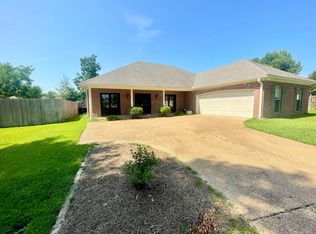 105 Lynwood Ct, Canton, MS 39046