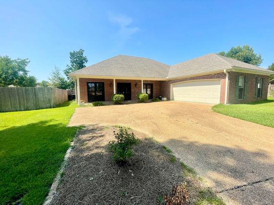 Property at 105 Lynwood Ct, Canton, MS 39046
