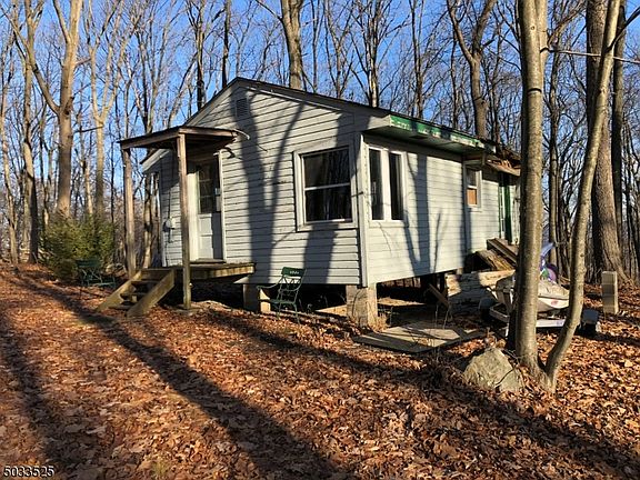 4th image of 395 Buckhorn Dr