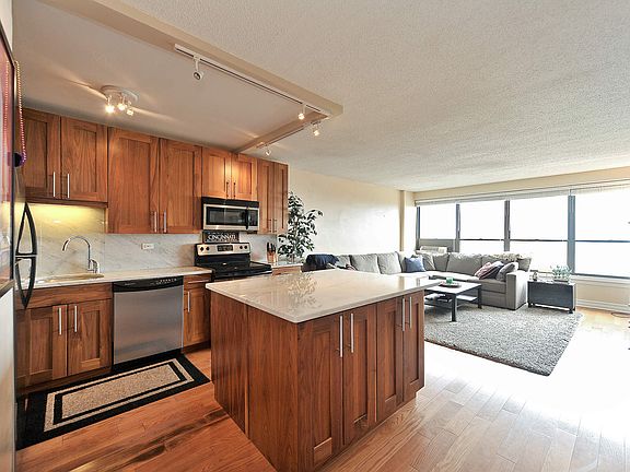 Kitchen / Living Room