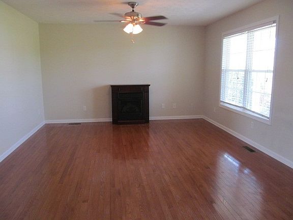 4th image of 324 Washington Dr