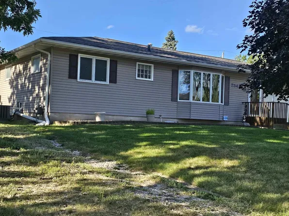 2542 Edgemont Ave, Waterloo, IA 50702