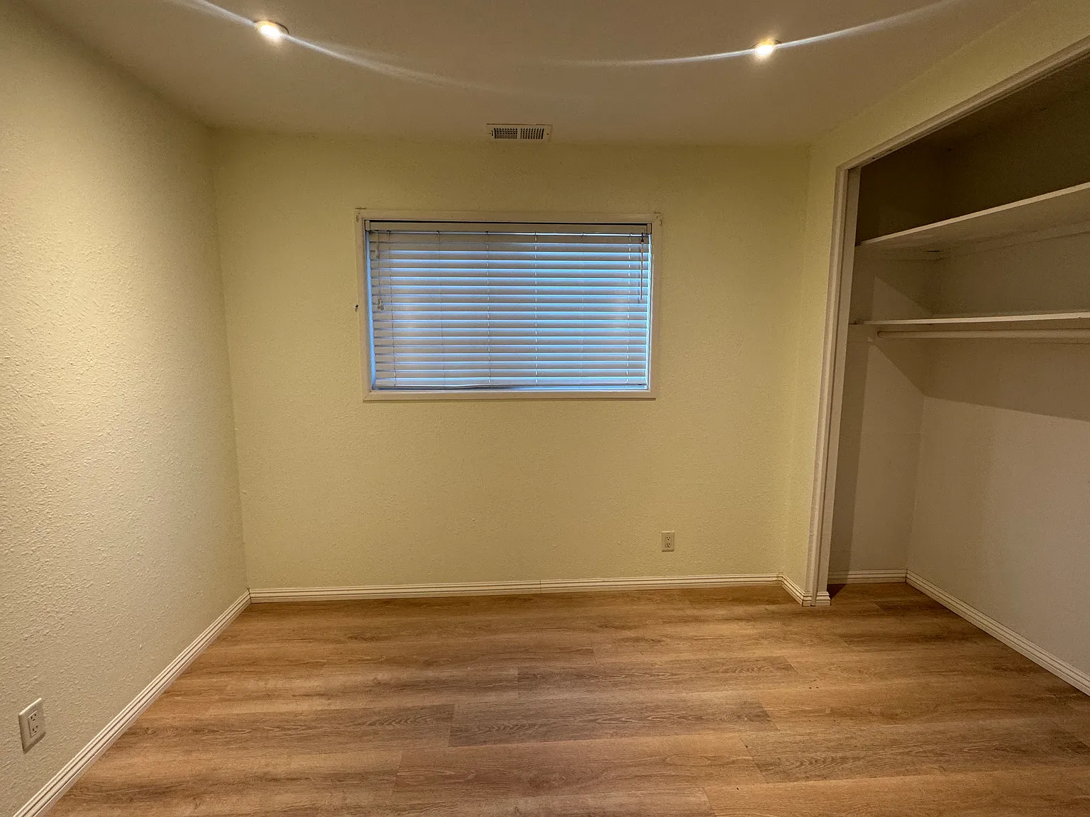 5 bed, 2025 sqft, $850 — Photo 2