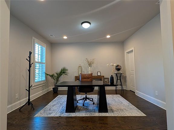 5th image of 130 Clover Ct
