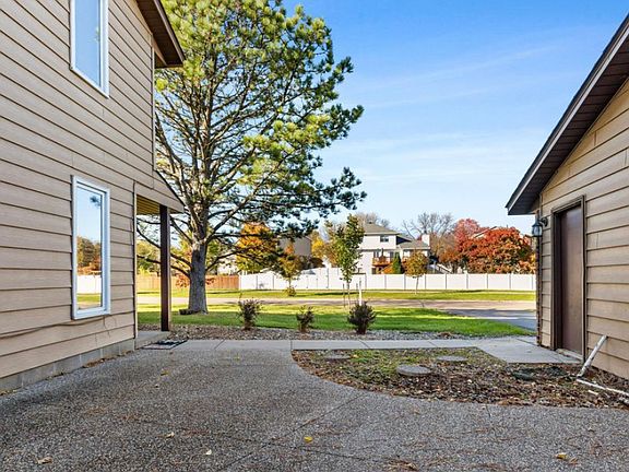 4th image of 2475 Wimbledon Dr