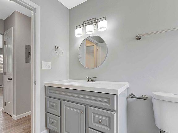 4th image of 3850 Washington Ave #5