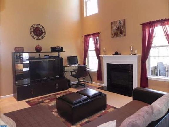 116 Hampton Green Dr;3 Beds 2 Baths; Family Room