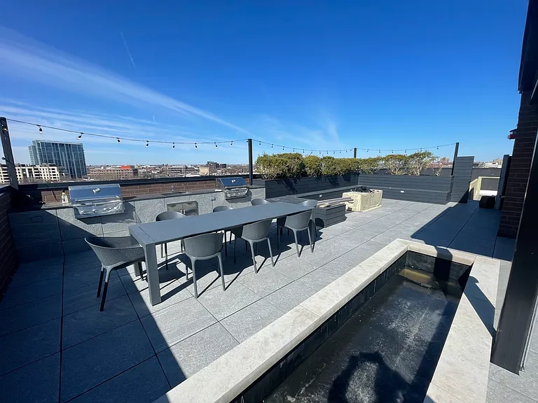 516 W Arlington Pl — Photo 4