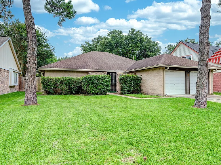 6818 Brockington Dr — Photo 3