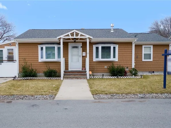6 Halsey St, North Providence, RI 02911