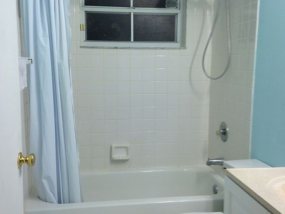 4th image of 18550 NW 22nd Ct