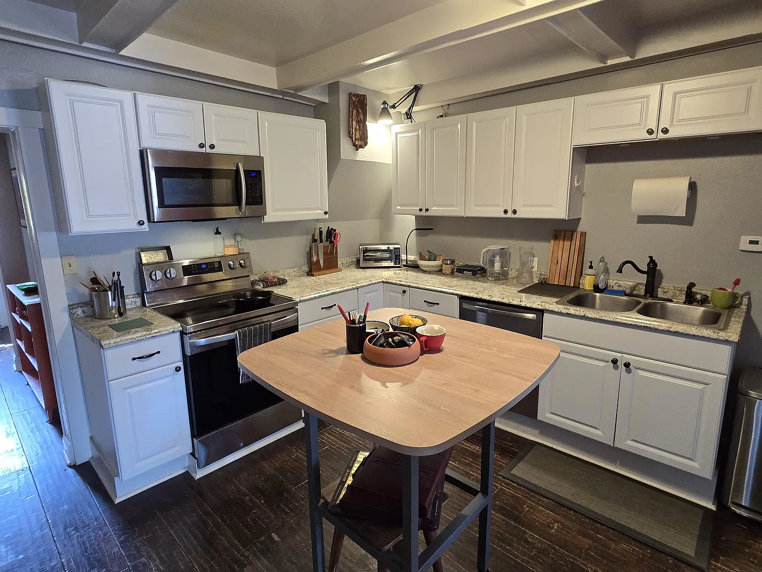 2 bed, 750 sqft, $1,800 — Photo 4