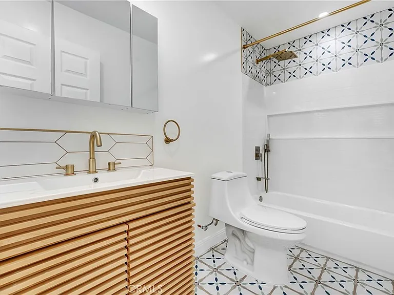1146 West Blvd #1/3 — Photo 5