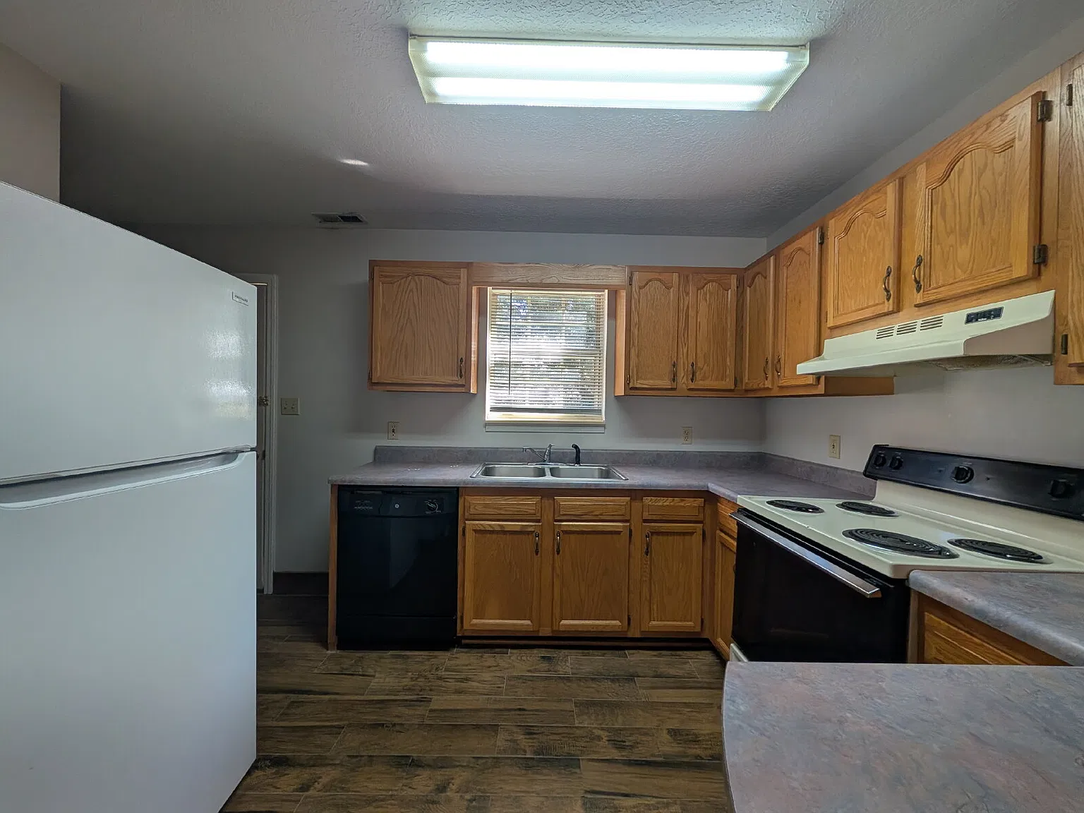 2 bed, 1.0 bath, $900 — Photo 4
