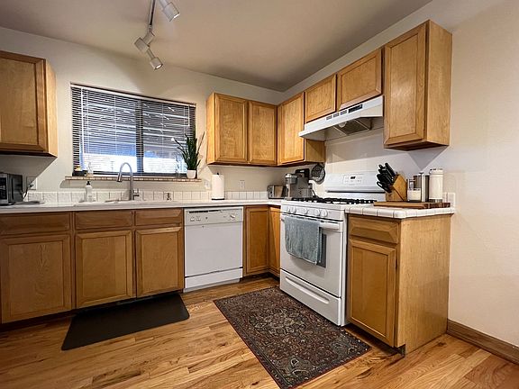 3rd image of 1401 Bradley Dr