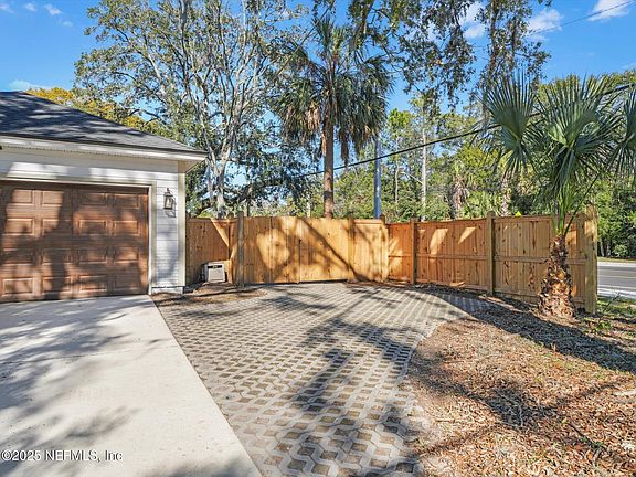 3rd image of 14365 VAN ZILE Avenue