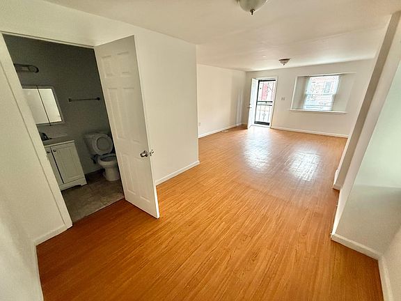 2nd image of 701 Cumberland St