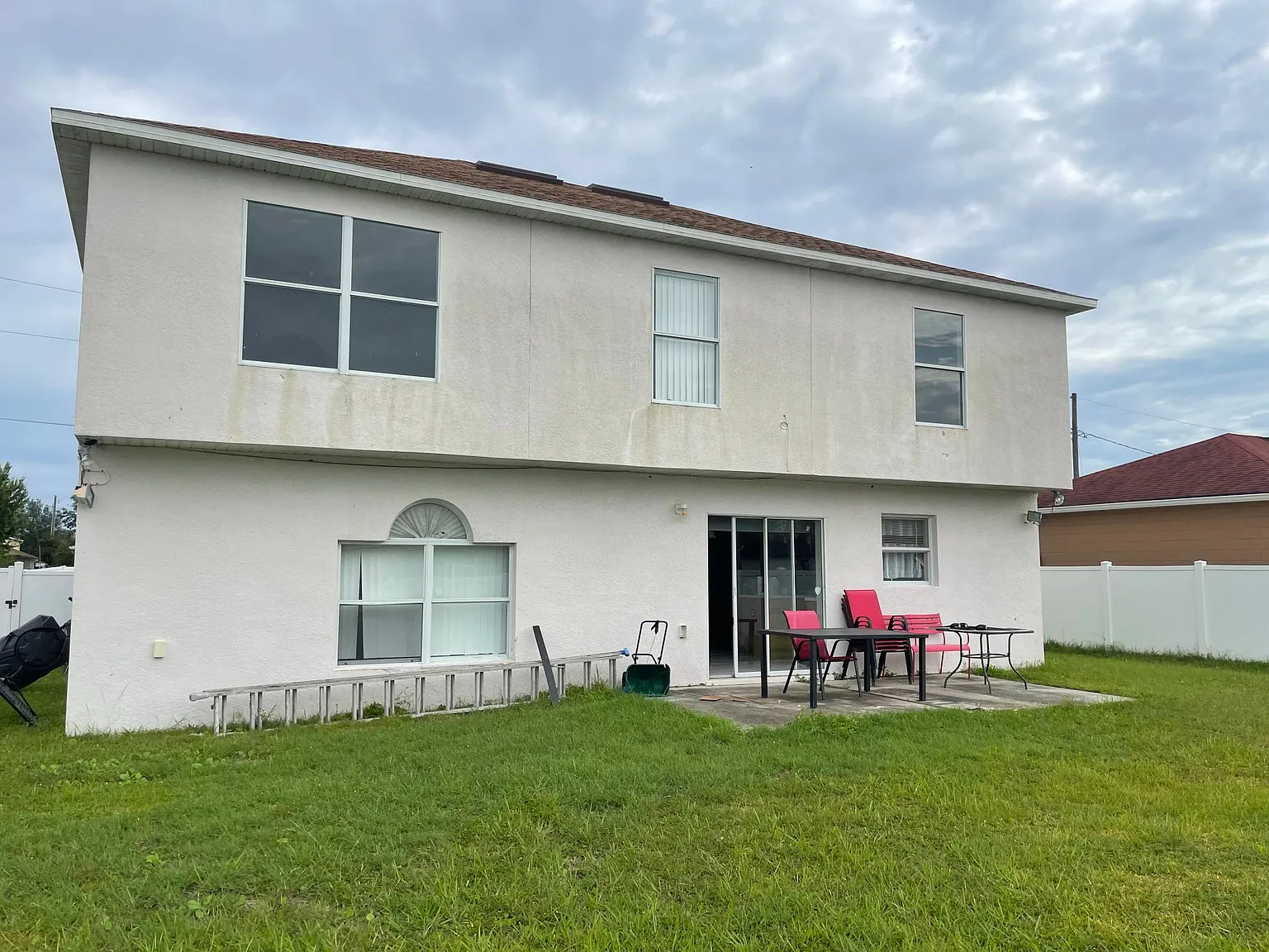 4 bed, 2.5 bath, 2200 sqft, $2,000 — Photo 4