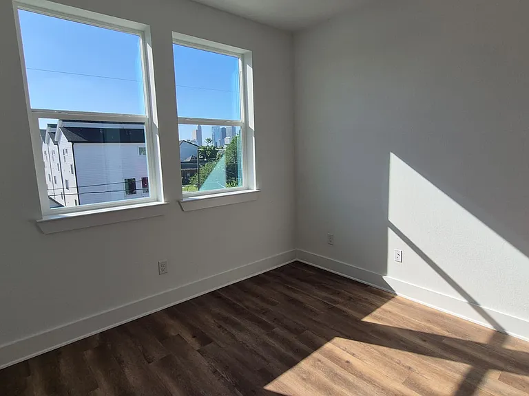 3003 Delano St — Photo 21