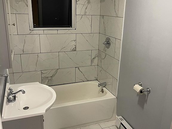 5th image of 4 Woodbridge Ave #4