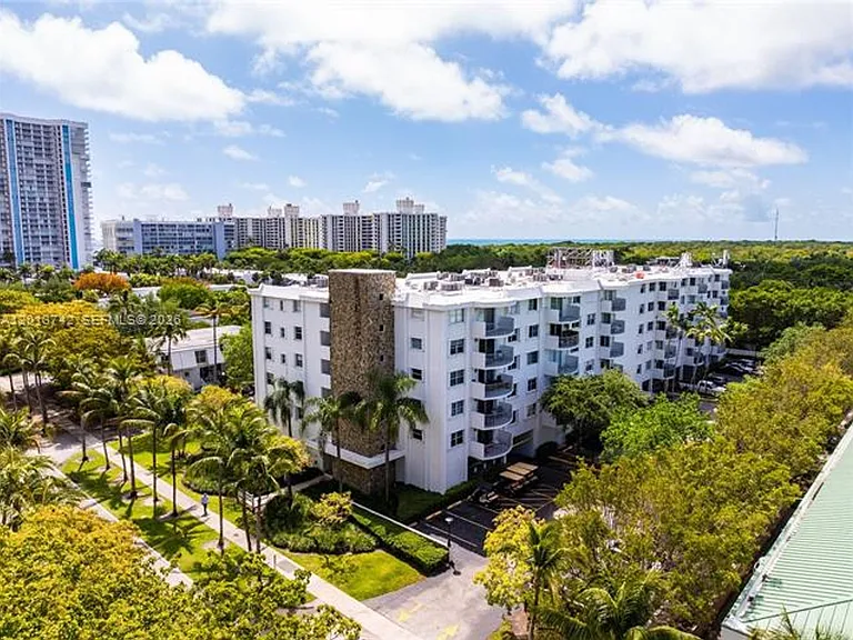 210 Sea View Dr #501 — Photo 19
